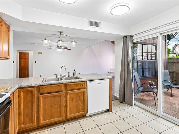 4th image of 4137 Loire Dr APT A