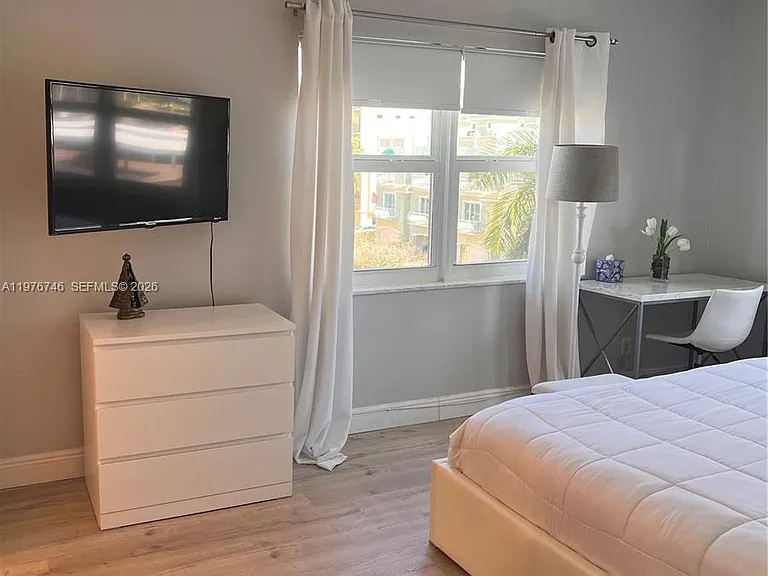 400 N Riverside Dr #410 — Photo 20