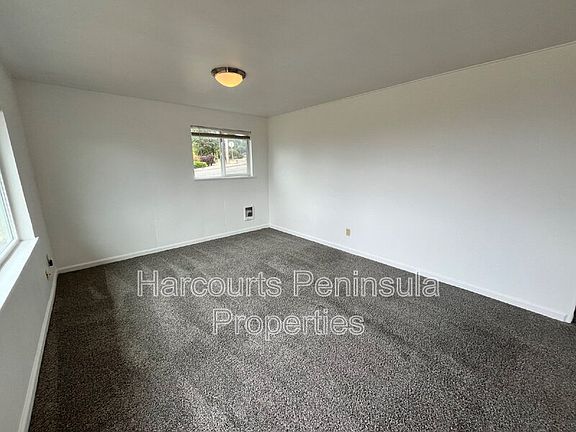 4th image of 3346 Ward Ave #B