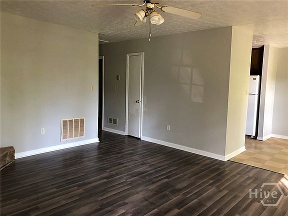 4th image of 260 Park Ridge Dr