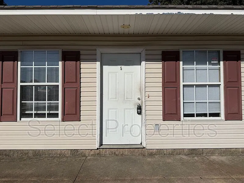3 bed, 2.0 bath, 1000 sqft, $1,012 — Photo 1