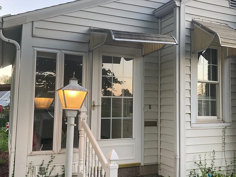 411 N College St — Photo 1