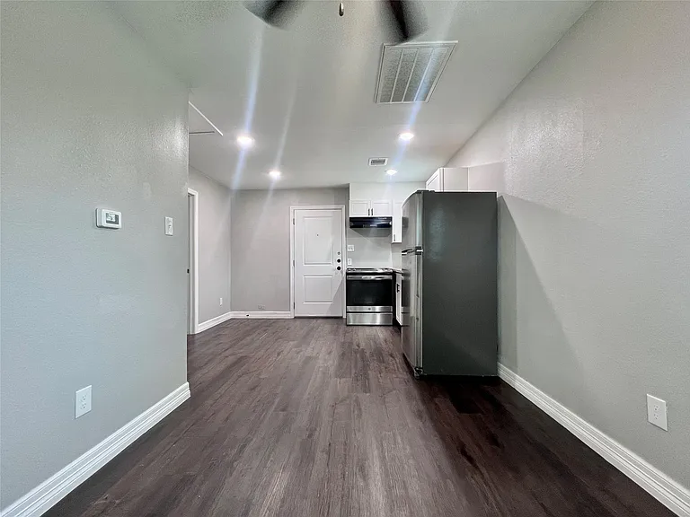 207 S Avenue A #B — Photo 6