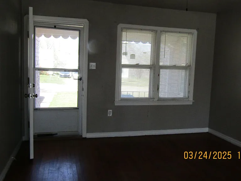 712 SW Roosevelt Ave — Photo 4