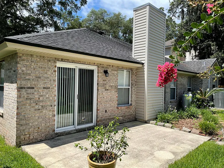 4837 Victoria Chase Ct — Photo 2