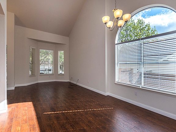 5th image of 1209 Tetbury Ln