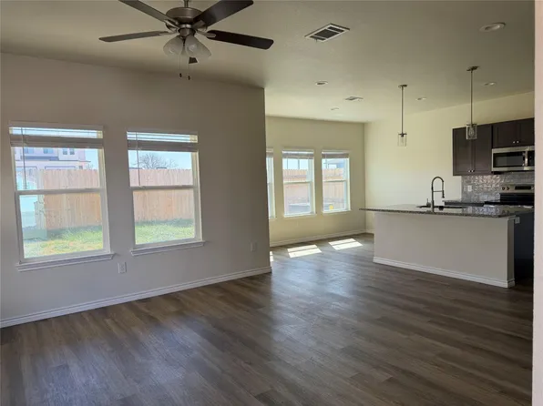 510 Whirlaway Dr #A, Jarrell, TX 76537