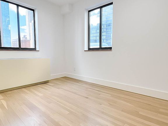 4th image of 370 W 30th St APT 8D