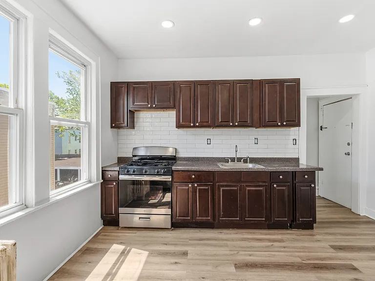 26-28 Unity Ave #4 — Photo 1