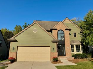 3956 Highlander Way E, Ann Arbor, MI 48108