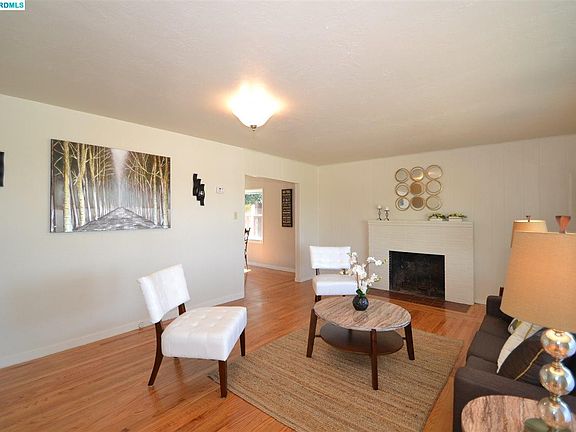 4th image of 668 Amador St