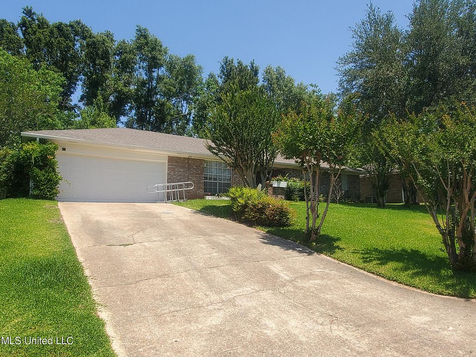 1st image of 12438 Briarwood Dr W
