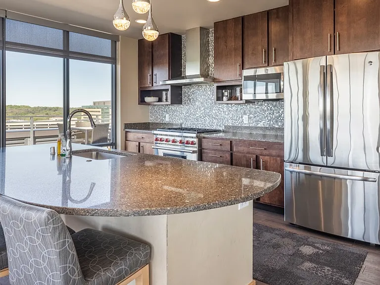 Venture Luxury High Rise — Photo 18
