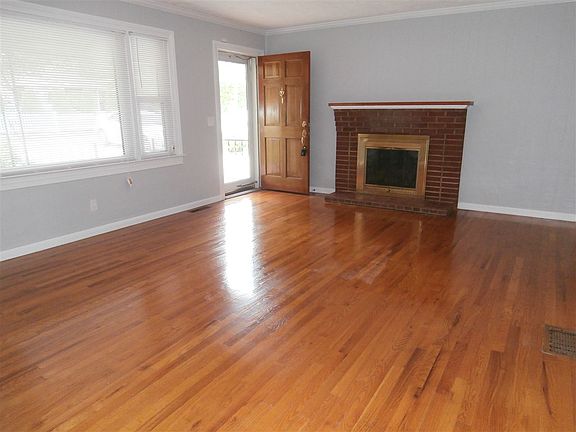 2nd image of 505 Lincoln Ln