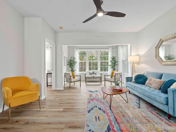 60 Fenwick Hall Aly APT 728, Johns Island, SC 29455