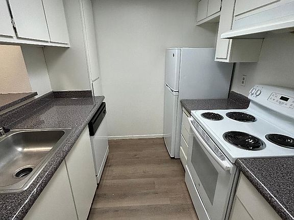 5th image of 2478 Larkspur Ln APT 171