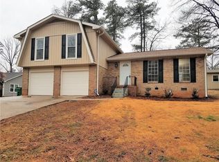 561 Field Cliff Dr, Stone Mountain, GA 30087