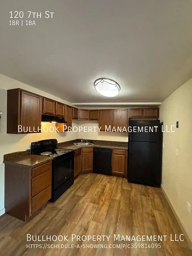 Updated Cozy 1-Bedroom Apartment Near Msu-N And Downtown Havre! - One Garage Stall — Photo 4