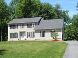 6 Red Oak Ln, Morrisonville, NY 12962