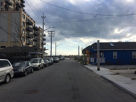 4th image of 137 Beach 26 St