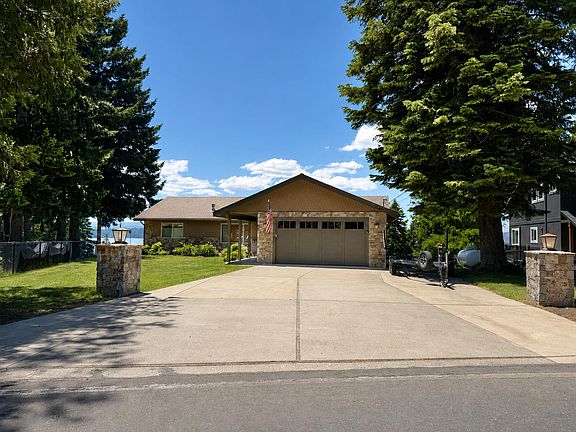 3rd image of 1127 Lassen View Dr