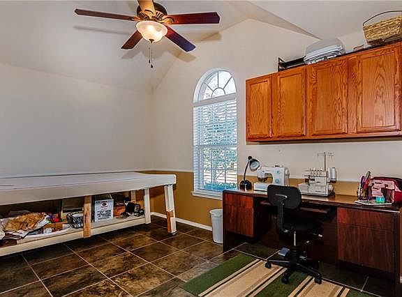 5th image of 211 Lamar Dr