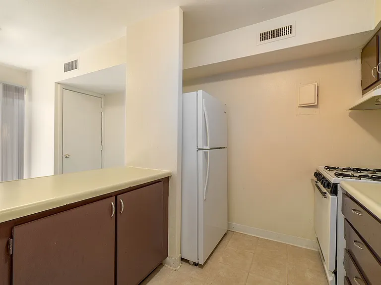 717 Fairmont Dr — Photo 15