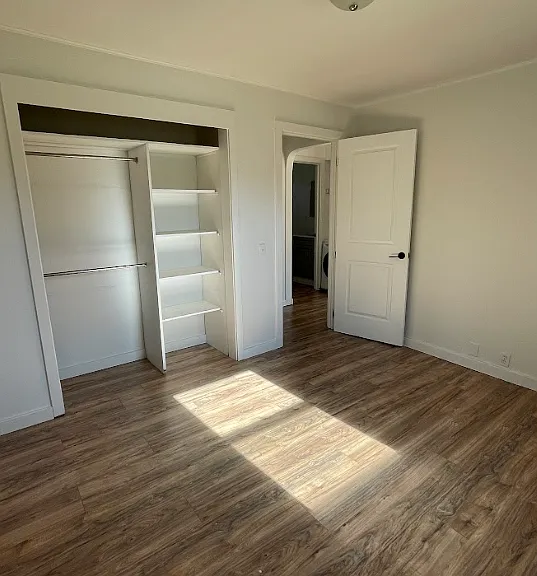 910 Valley View Dr — Photo 4