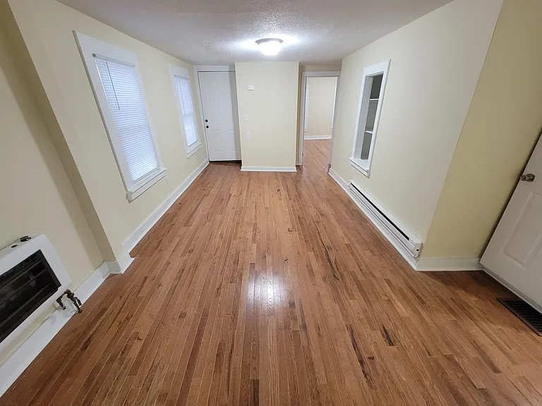 842 Congress Ave — Photo 16