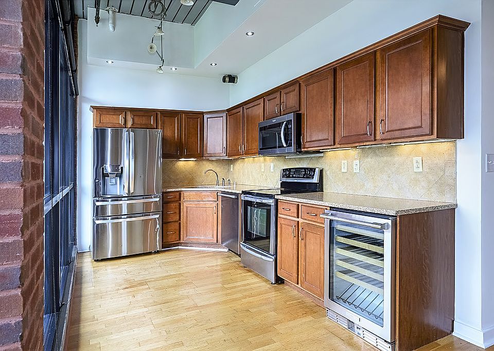 1st image of 325 W Main St #315