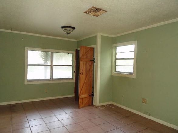 1st image of 4053 31st St N