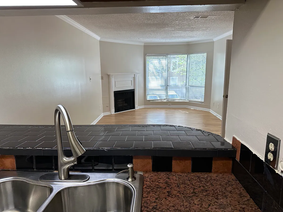Building Photo - 209 14th St NE #111
