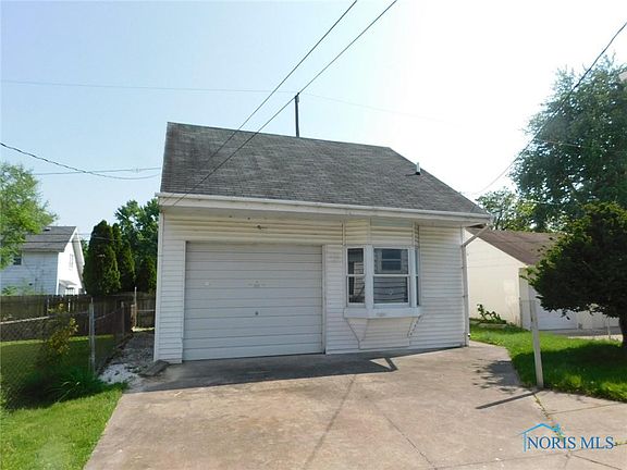 3rd image of 2826 105th St