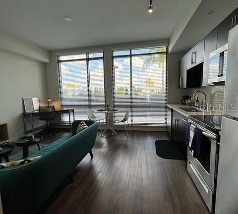4th image of 101 W Livingston St