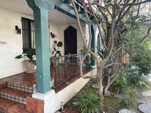 3rd image of 2335 Overland Ave
