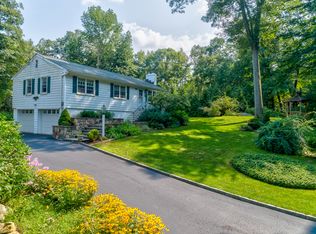 33 Olmstead Rd, Redding, CT 06896