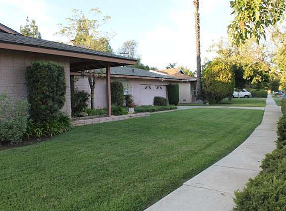 2nd image of 469 Gladstone Dr