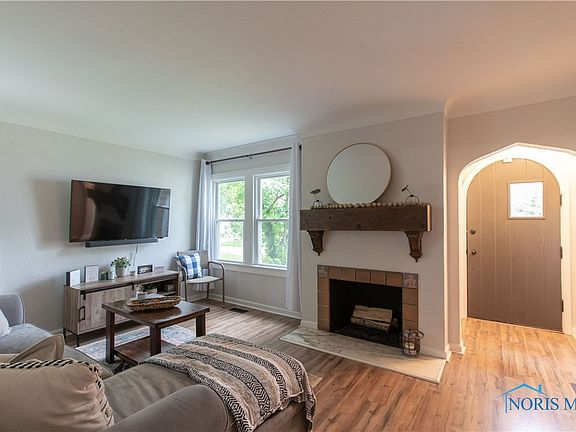 3rd image of 2737 Northwood Ave