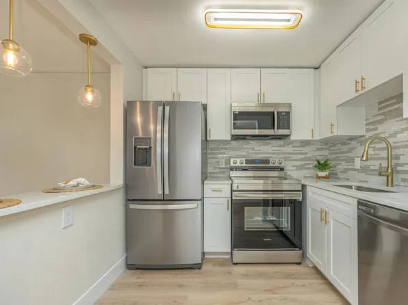 200 Village Green Circle E #202, Palm Springs, FL 33461