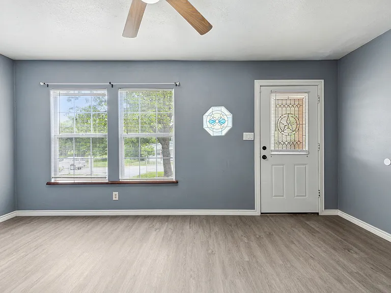 1424 Knight St — Photo 10
