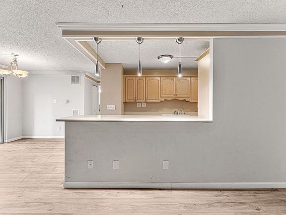 4th image of 2 Adams St APT 402