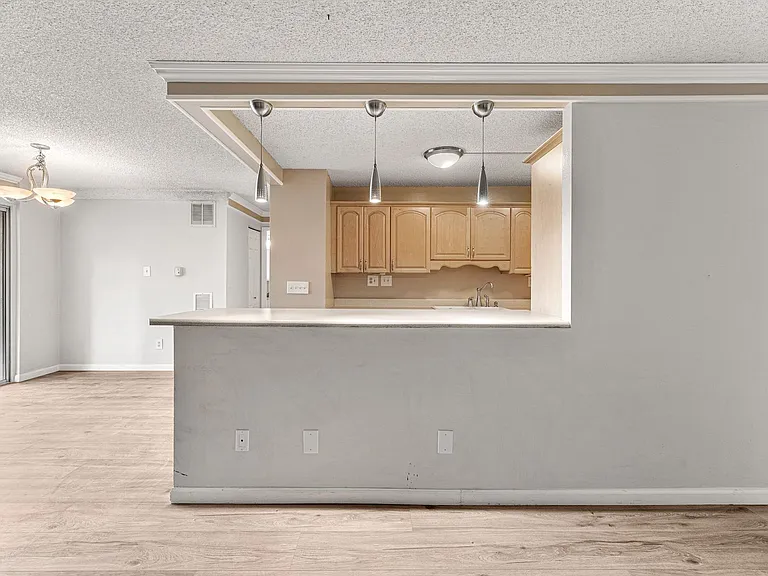 2 Adams St #402 — Photo 4