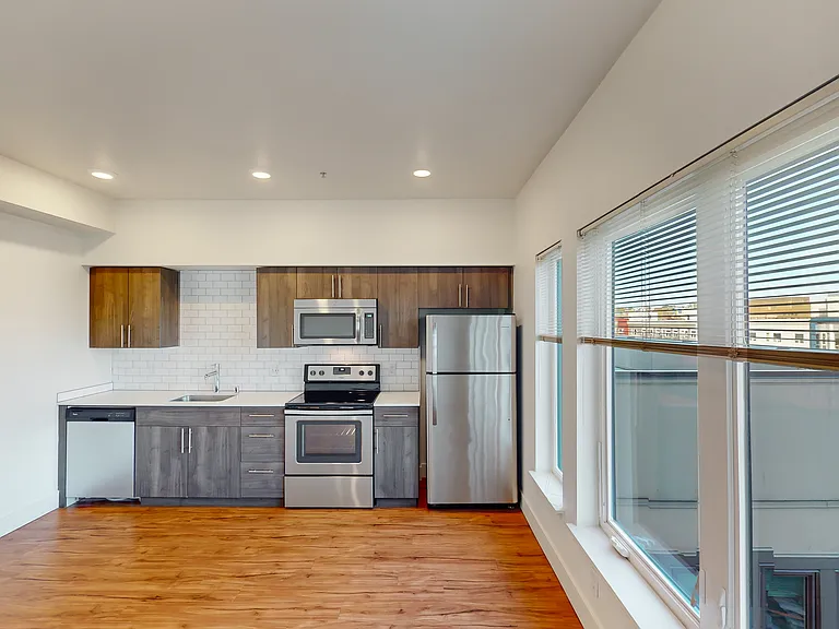 Dunn Motors Apartments — Photo 31
