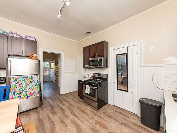 3rd image of 1431 W Belmont Ave APT 2R