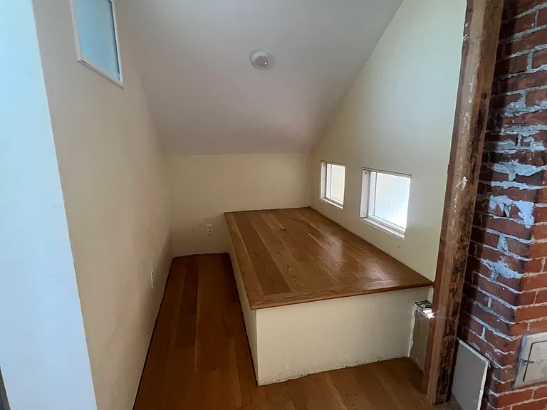 466 N 3rd St #1 — Photo 8