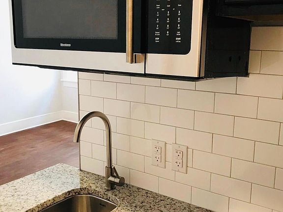5th image of 240 Richmond Ave #13