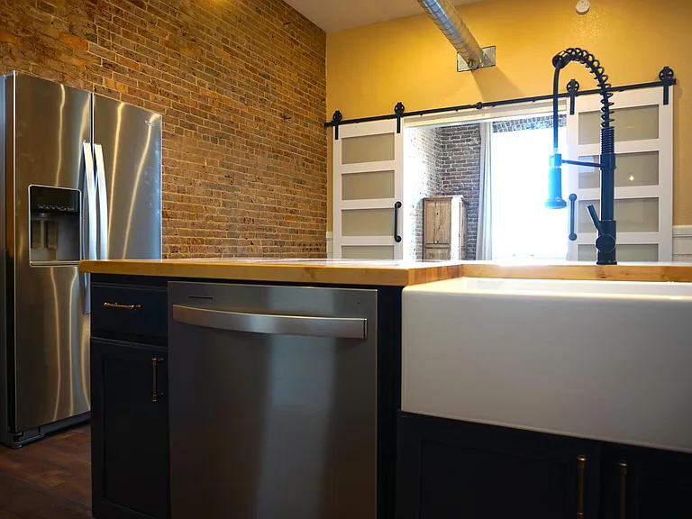 100 W Crawford St #3 — Photo 6