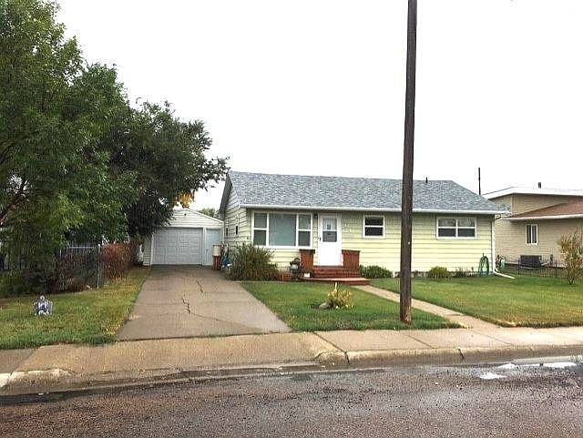 1st image of 904 5th Ave N