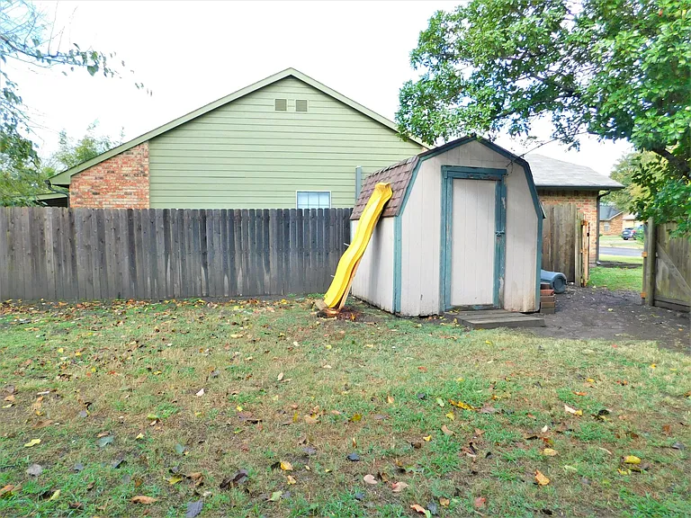 2716 Mistywood Ln — Photo 30