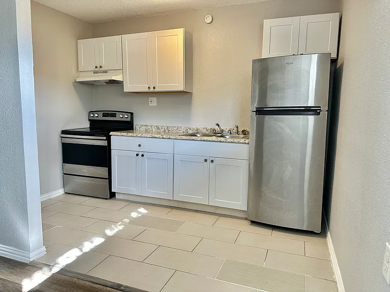 225 N. Munger Blvd - Small Apartment Community in East Dallas — Photo 10
